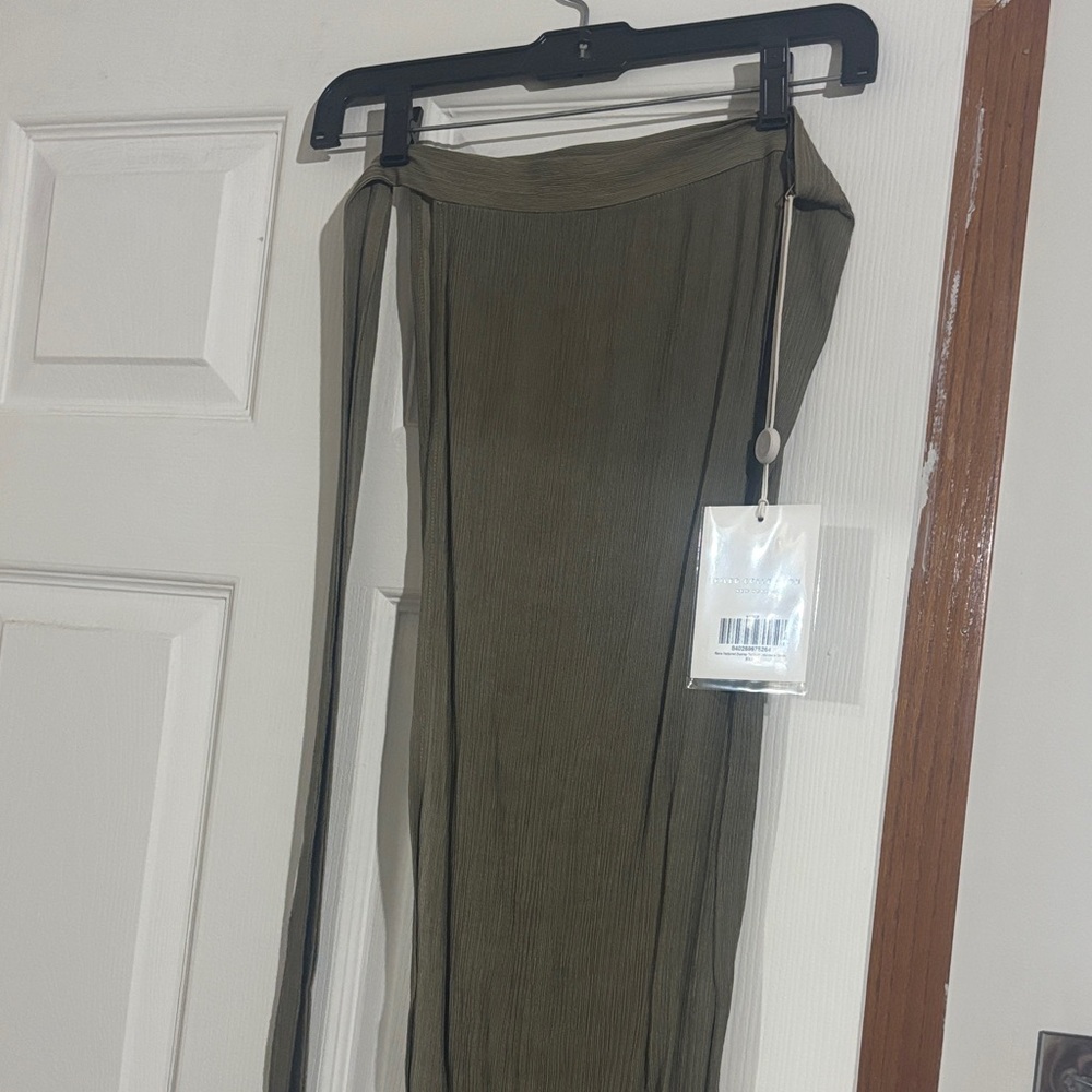 Rana Textured Overlay Skirt In Green View 2